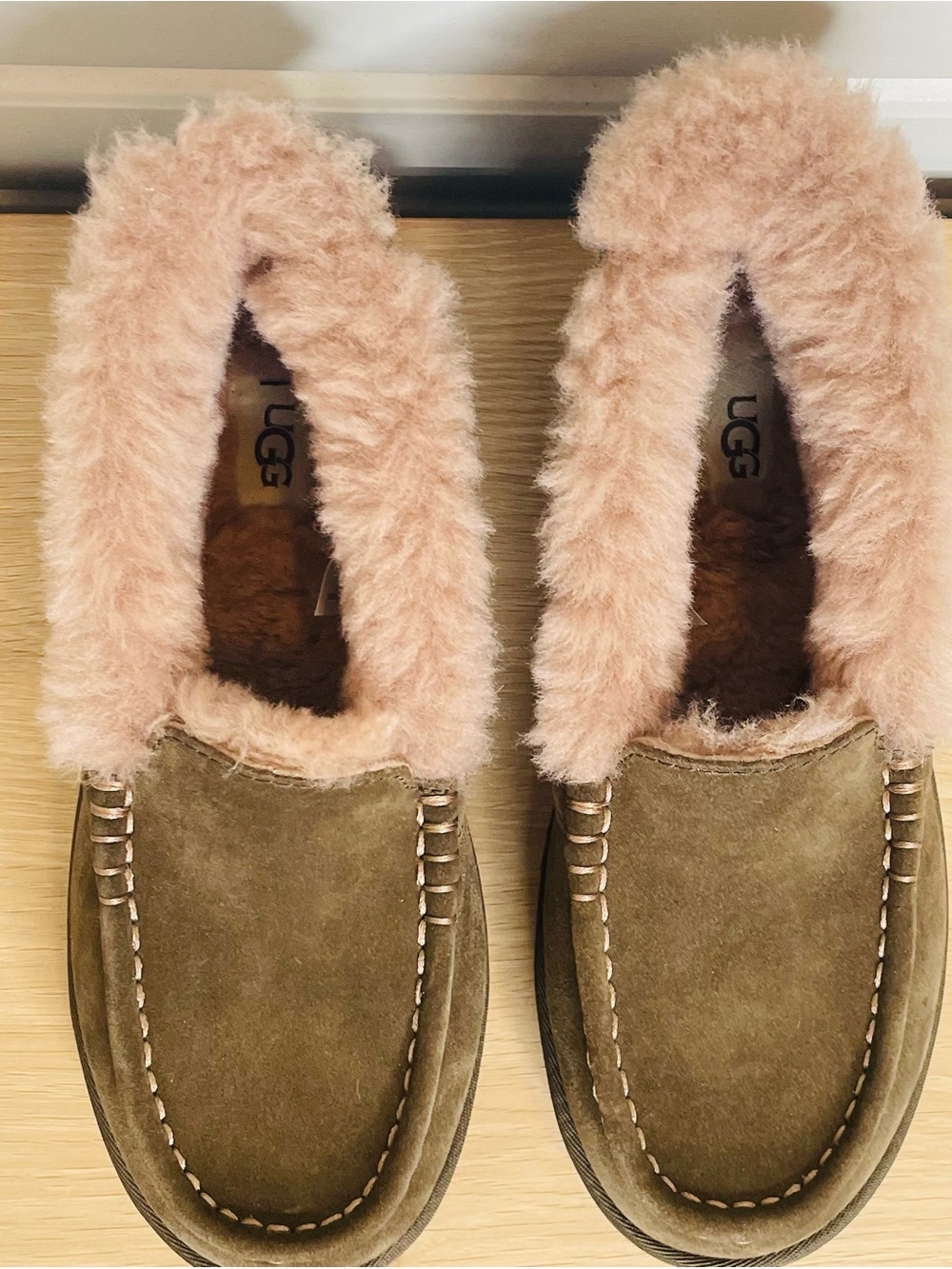 New UGG Women's Suede Slip-On Loafers with Shearling - Picture 2 of 5
